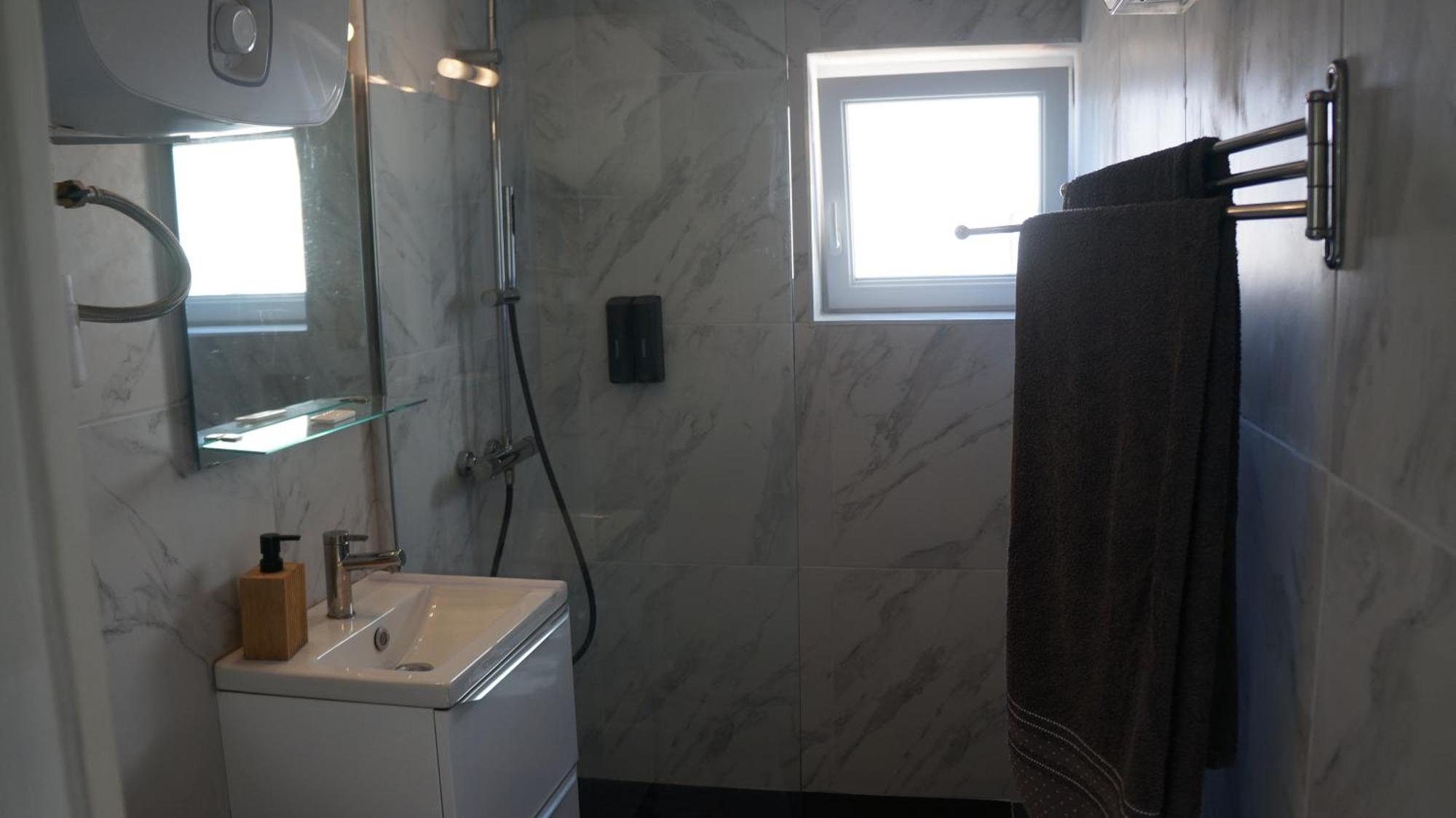 Charming Seaside Condo アンシュエス・ラ・ルドンヌ エクステリア 写真