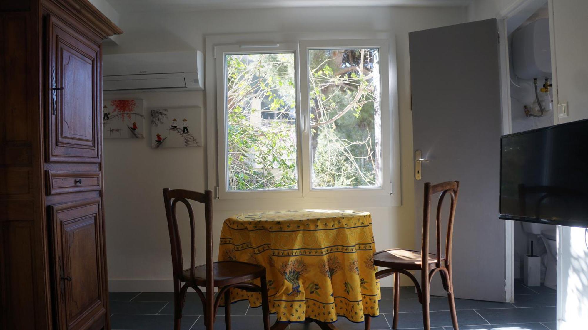 Charming Seaside Condo アンシュエス・ラ・ルドンヌ エクステリア 写真